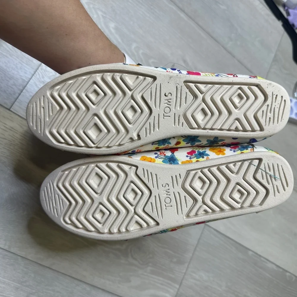 TOMS alpargata Canvas Slip On Shoes floral spring NWT summer‎ flowers 10